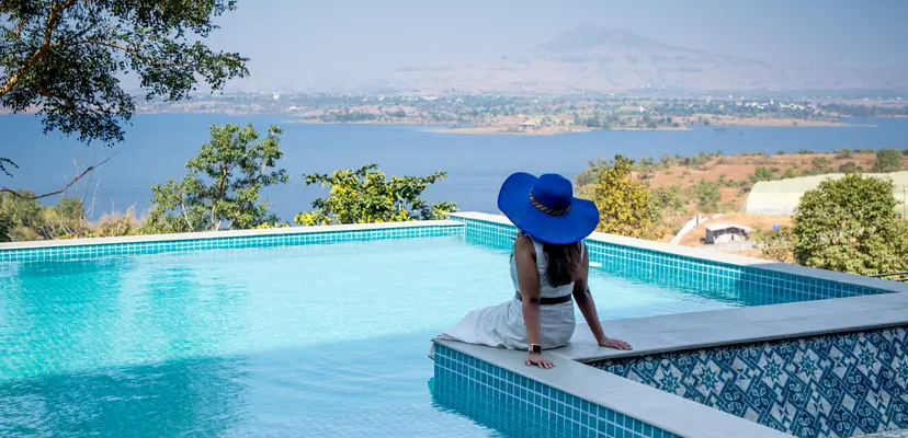 The Stillwater House, villas in Talegaon