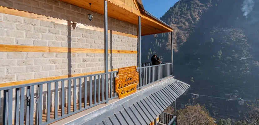 The Tirthan House ~ Terrace View, villas in Tirthan Valley 
