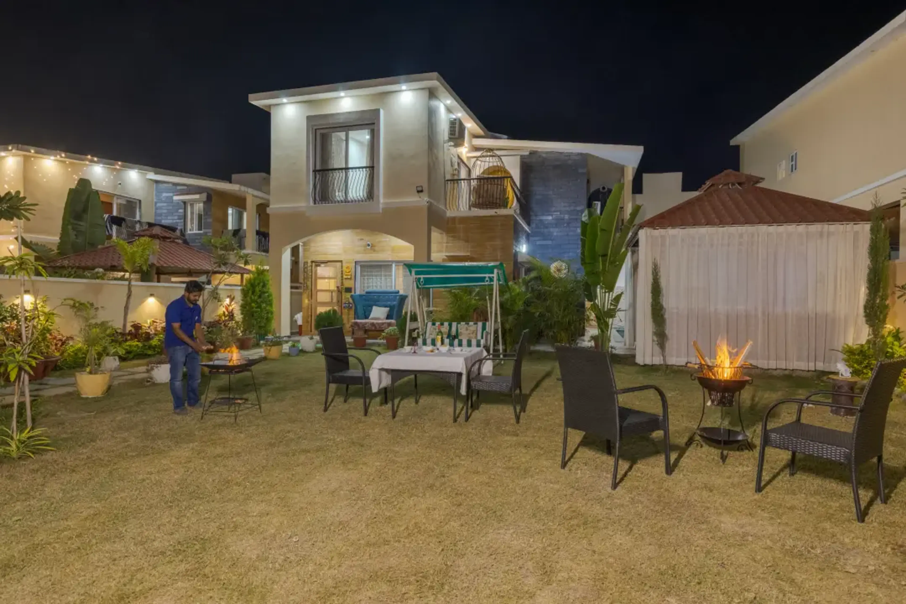 Half Day / Full Day Rental  for Parties : (Pool/Lawn/À la carte)