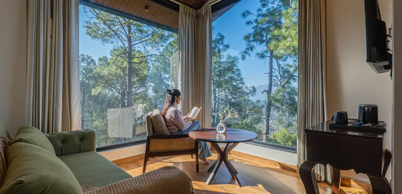 The Unwind Chalet:  Boho Bliss Suite, villas in Mukteshwar