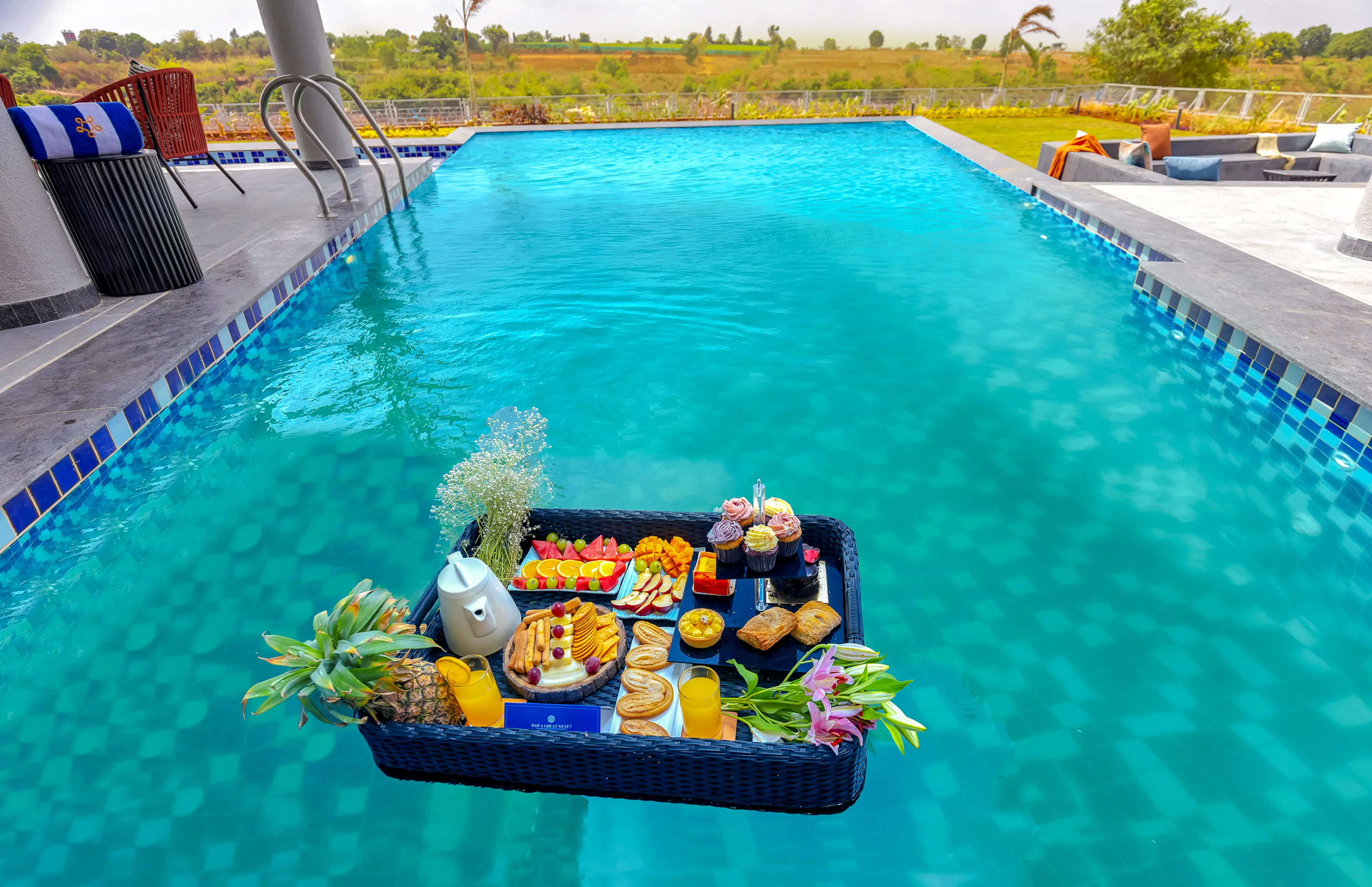 Floating breakfast 