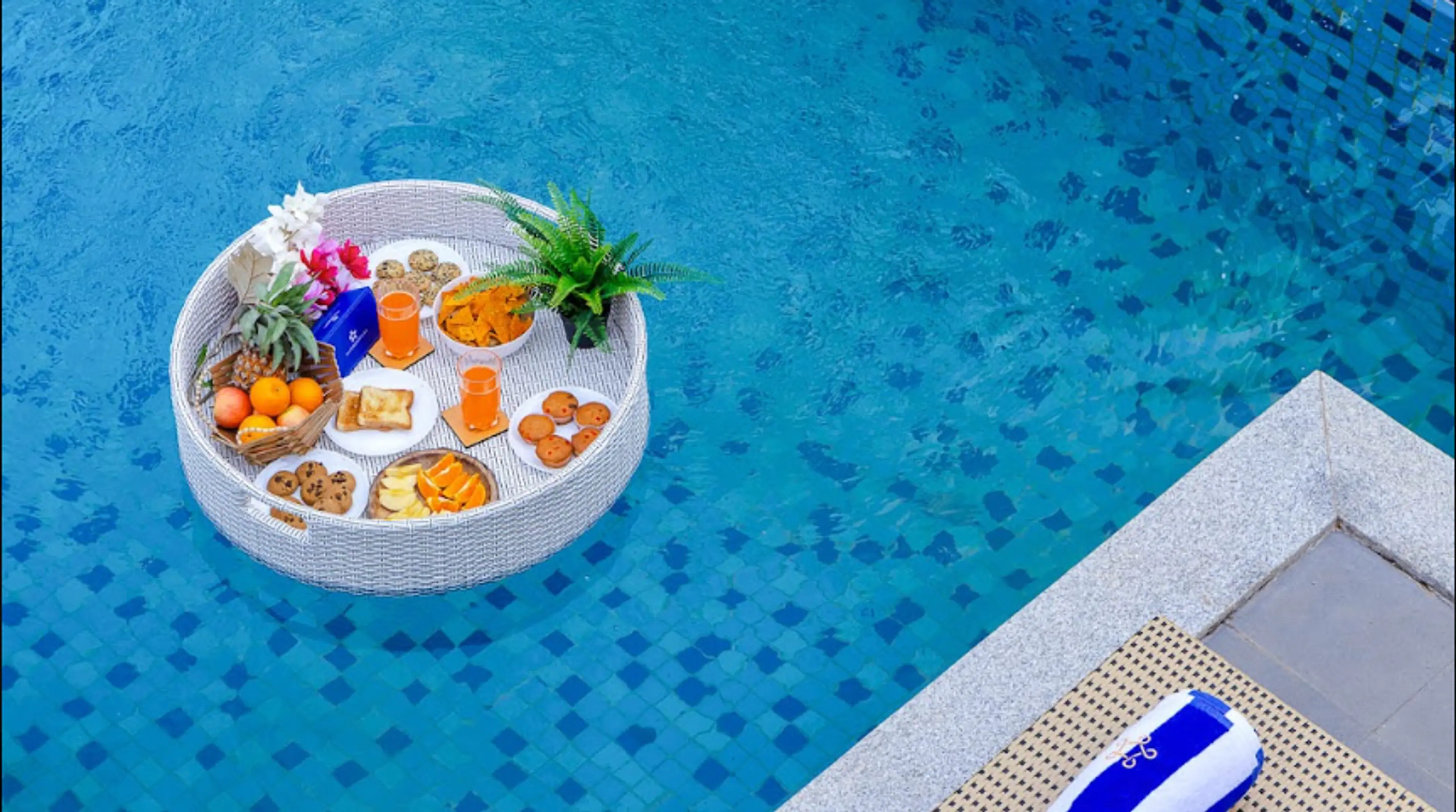 Floating breakfast Setup