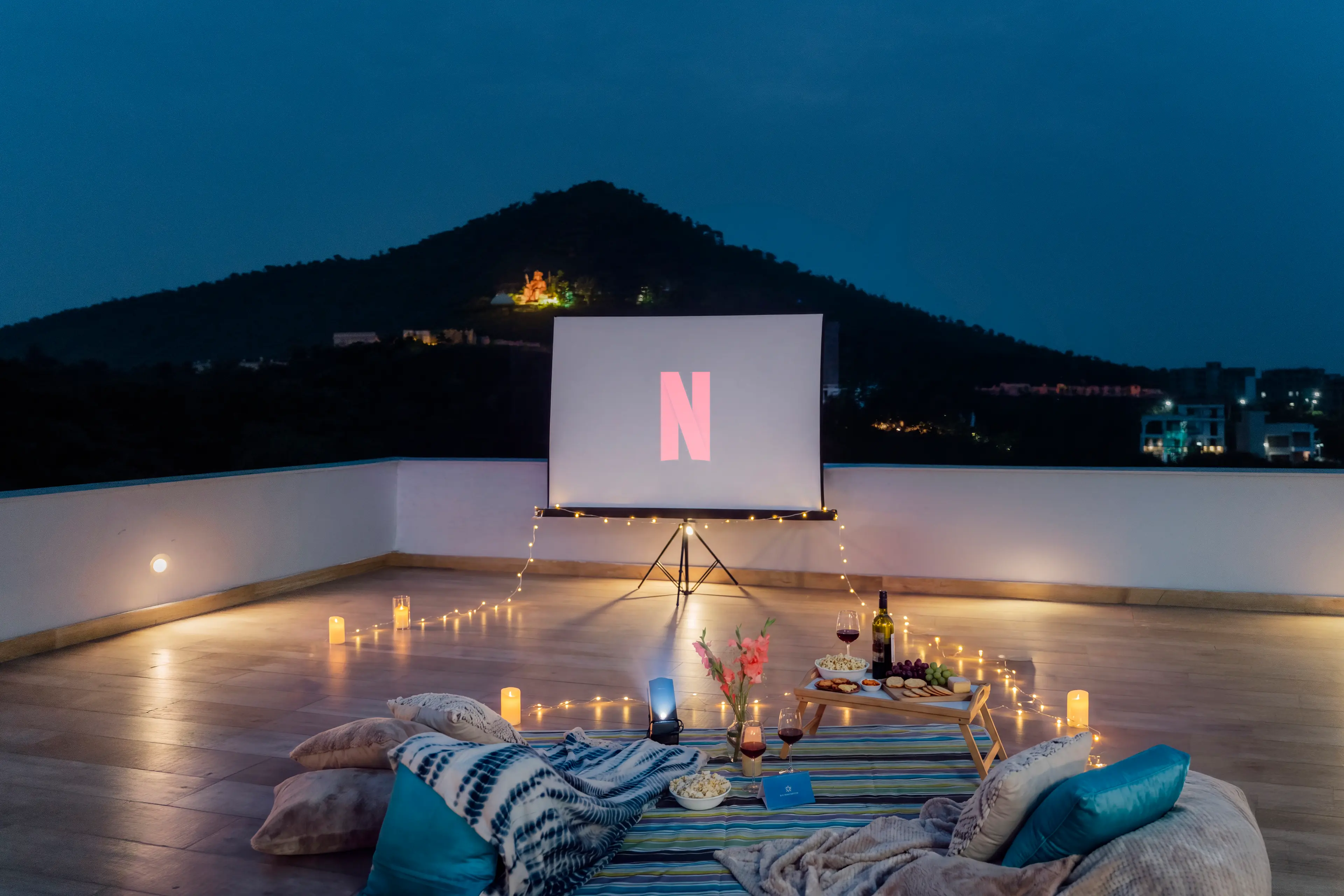 Portable Projector and Screen