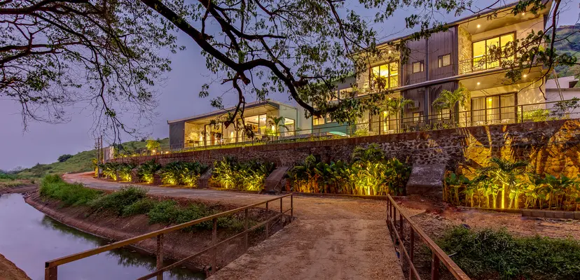 Courtyard Oasis, villas in Karjat