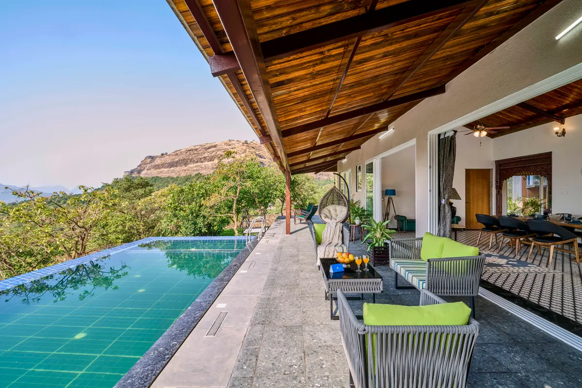 Splash into the infinity pool and soak up fort and valley views!
