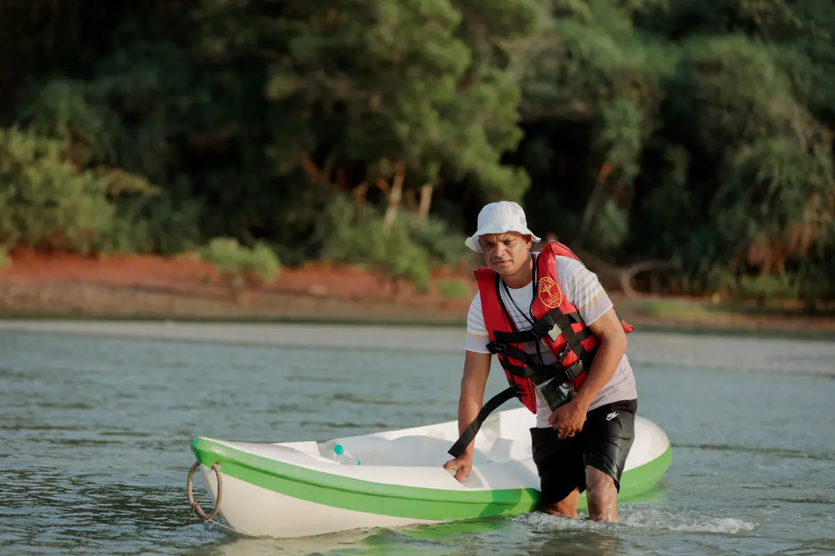 Take a canoe to explore the waters of Aravali.