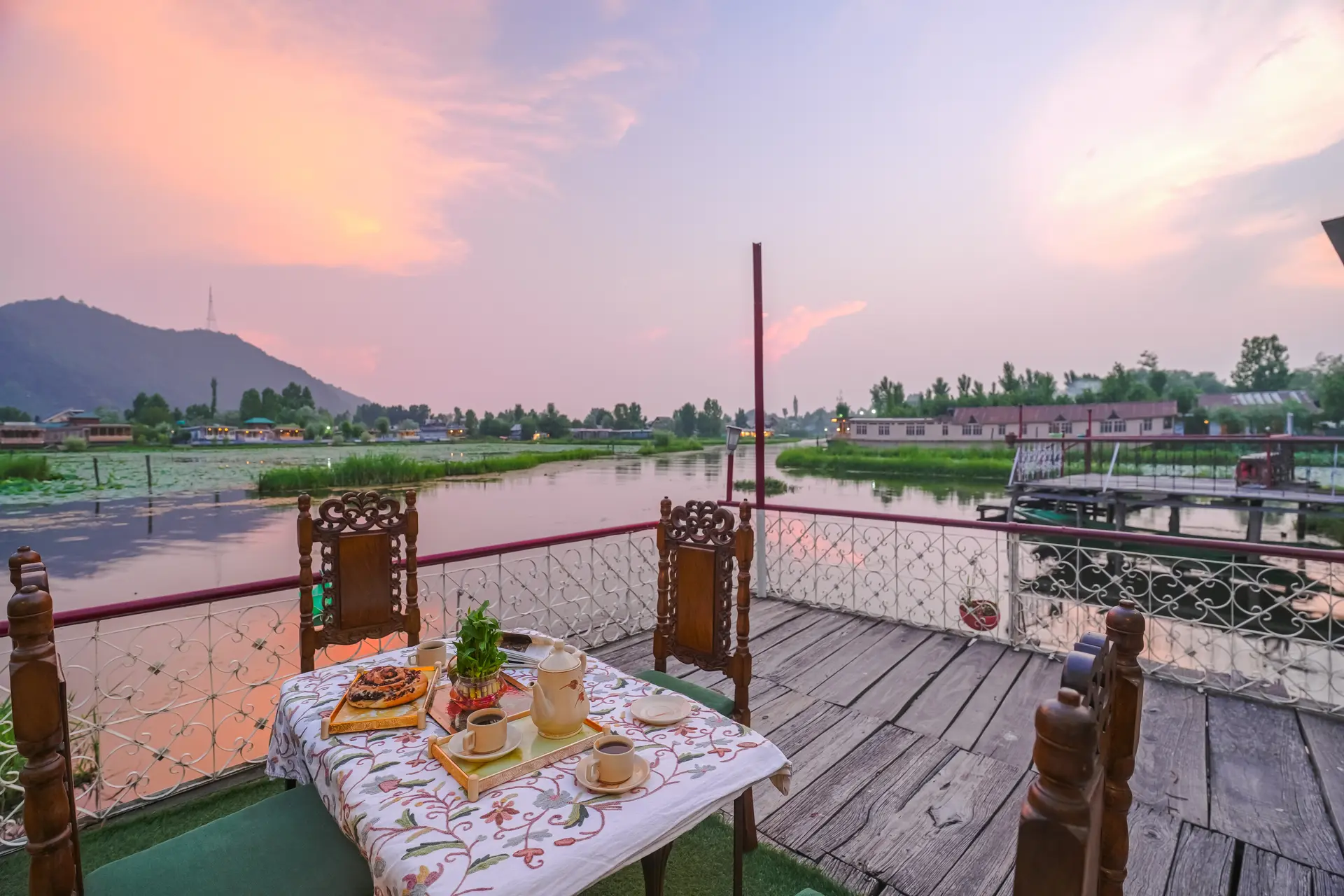 Kingori Houseboat