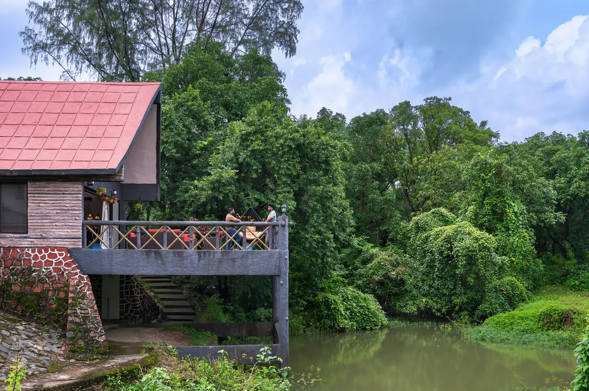 Imagine living in a cozy wooden cabin, surrounded by nature’s calm.