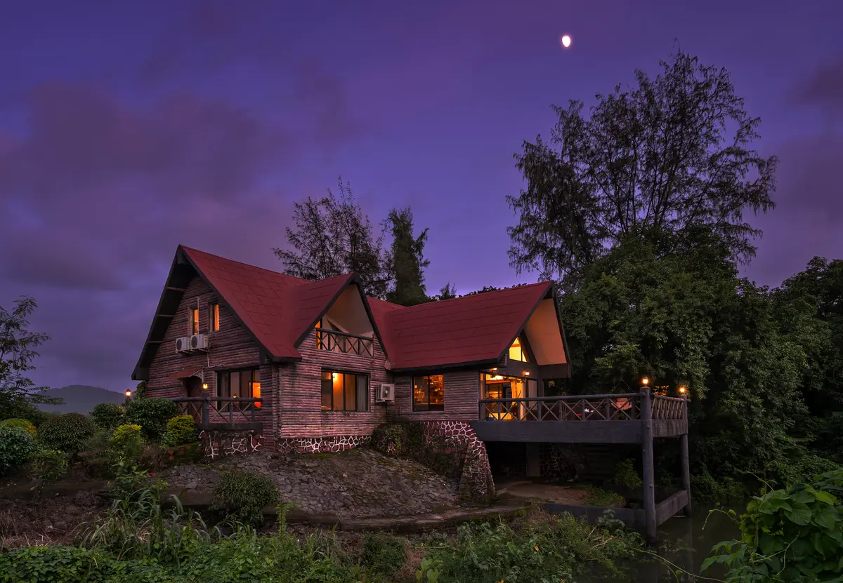 Wrap up your evening with serene stargazing beneath a blanket of stars.
