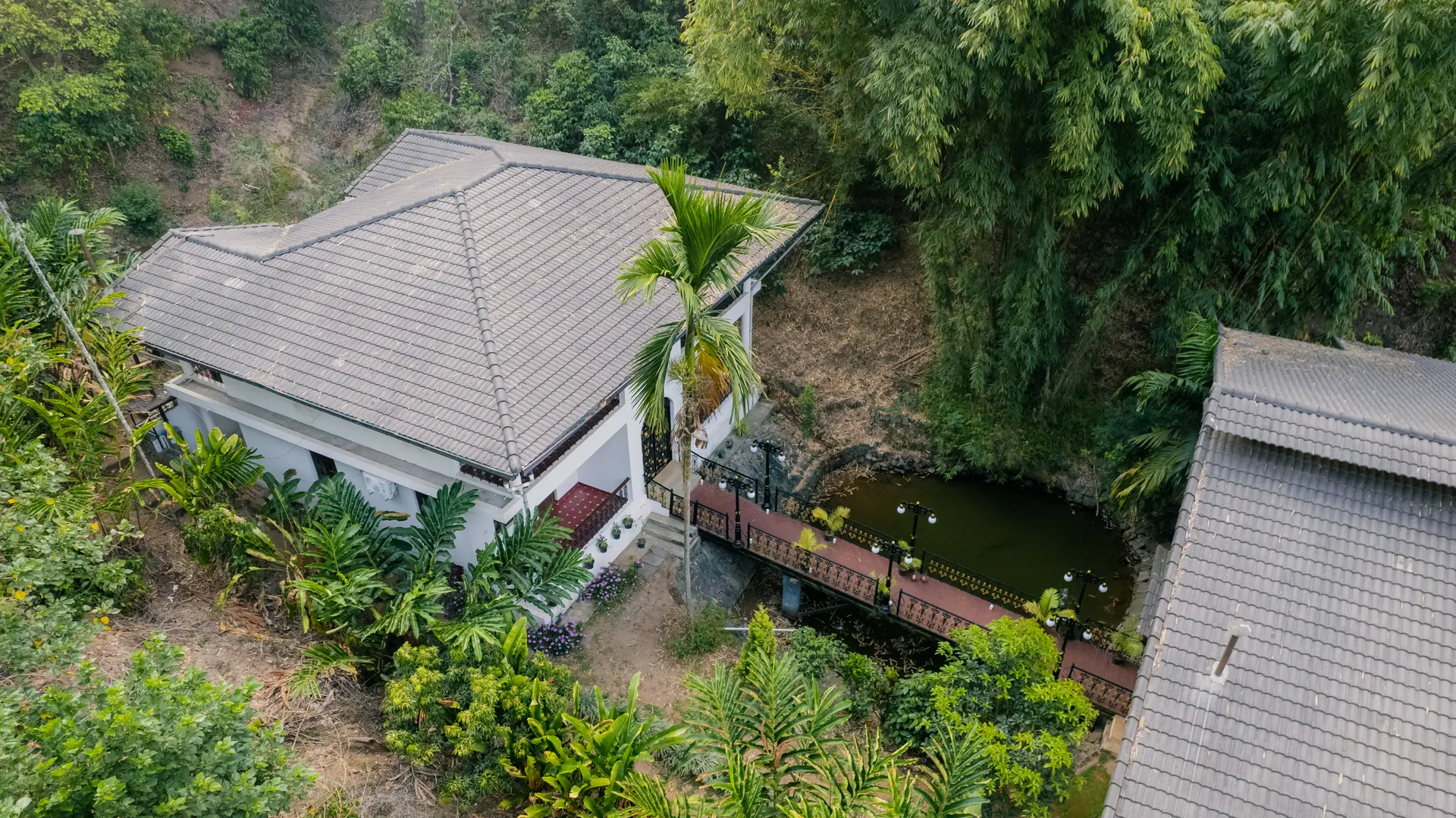 Image 33 of the property