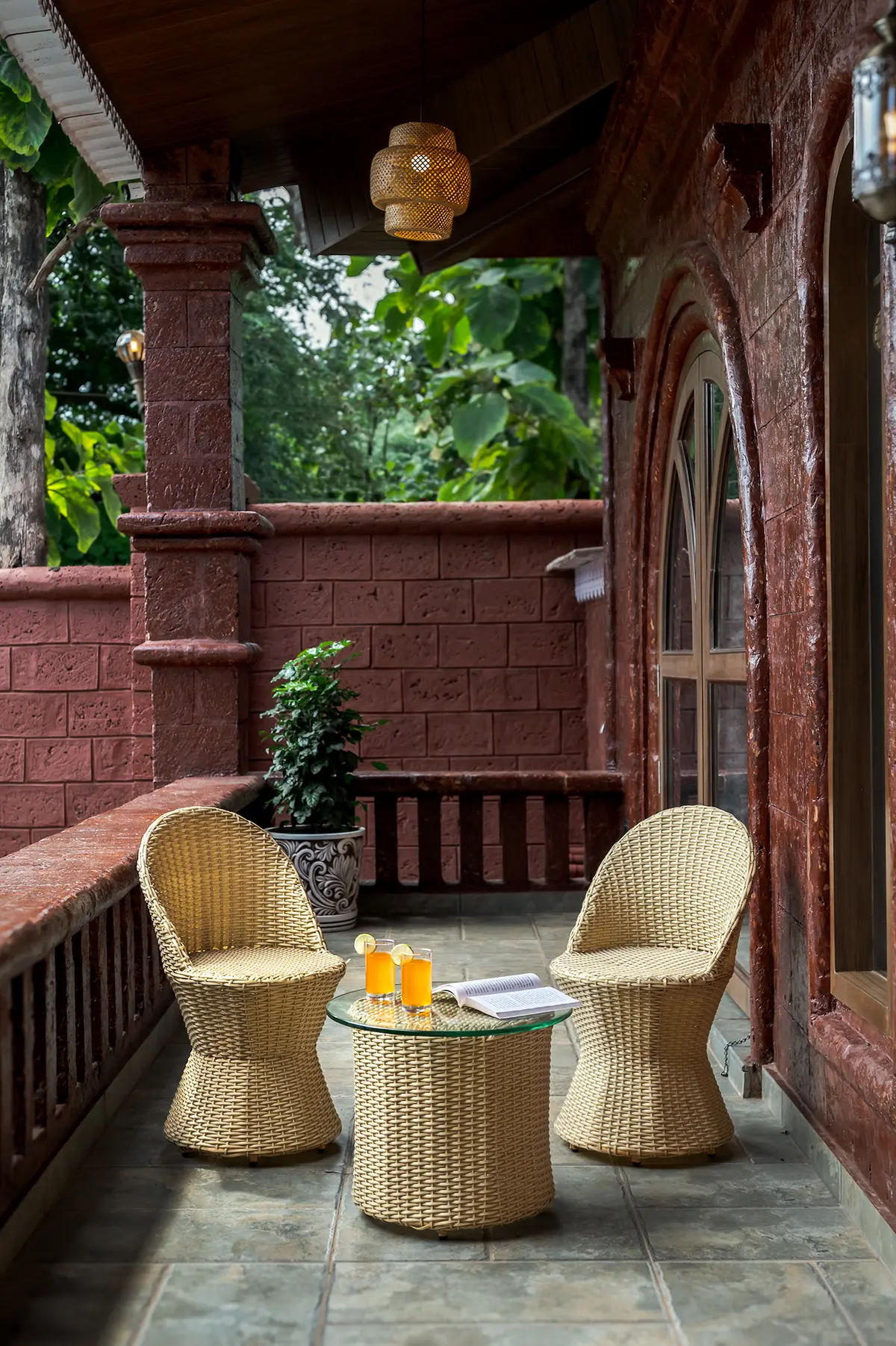 Enjoy cosy villa corners, sipping chai while enriching yourself with the history of iconic forts