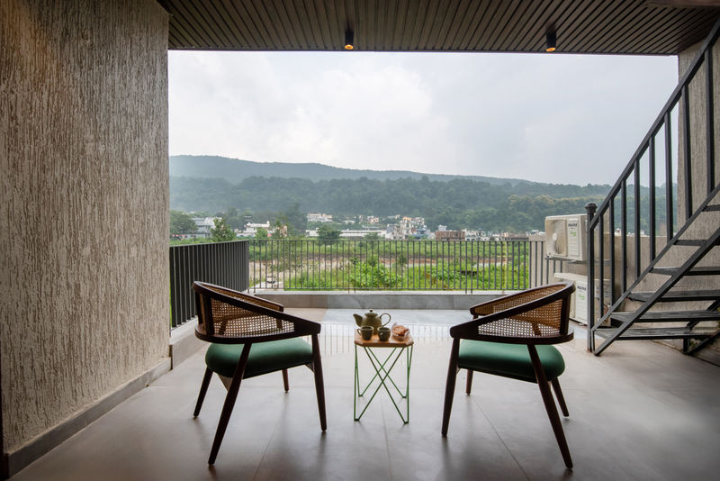 SaffronStays Pebble House View