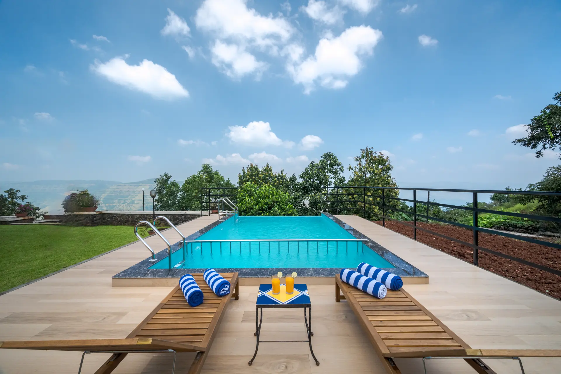 Aurelia - Panchgani