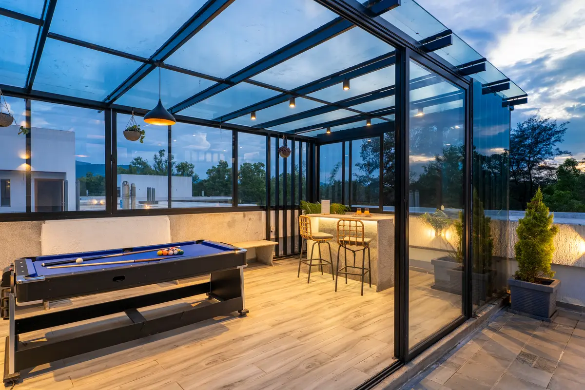 Rooftop Games Zone – Enjoy pool, table tennis, and a private bar under the open sky.