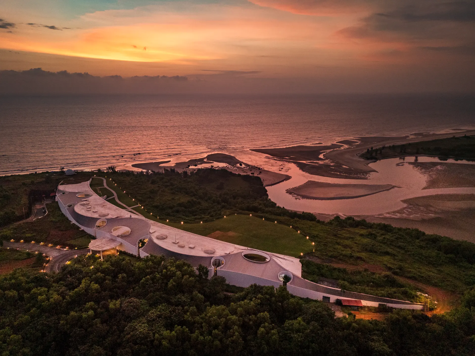 Araqila Resort & Spa (Sea View King Suites)