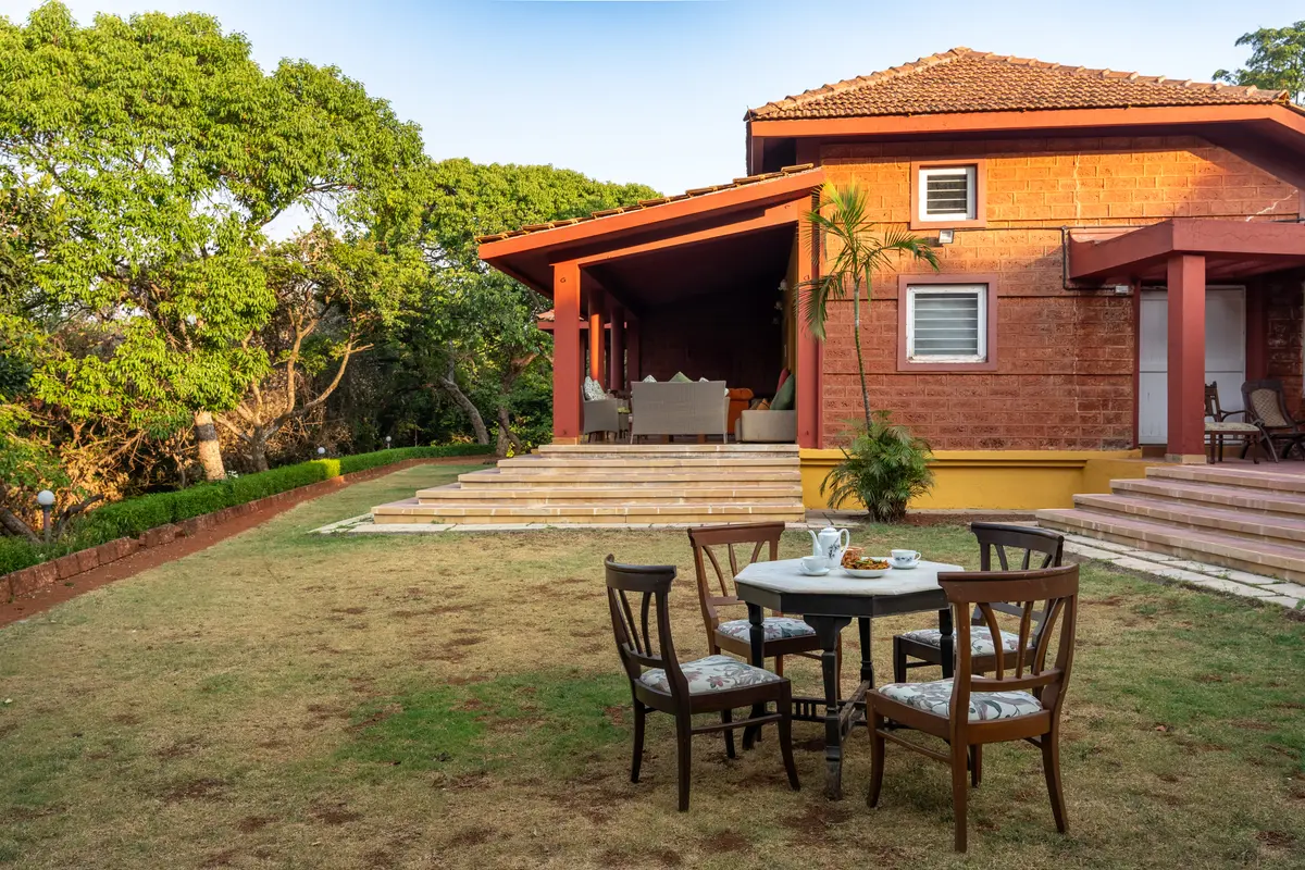 Al fresco dinner nights with open-air views are all you need.