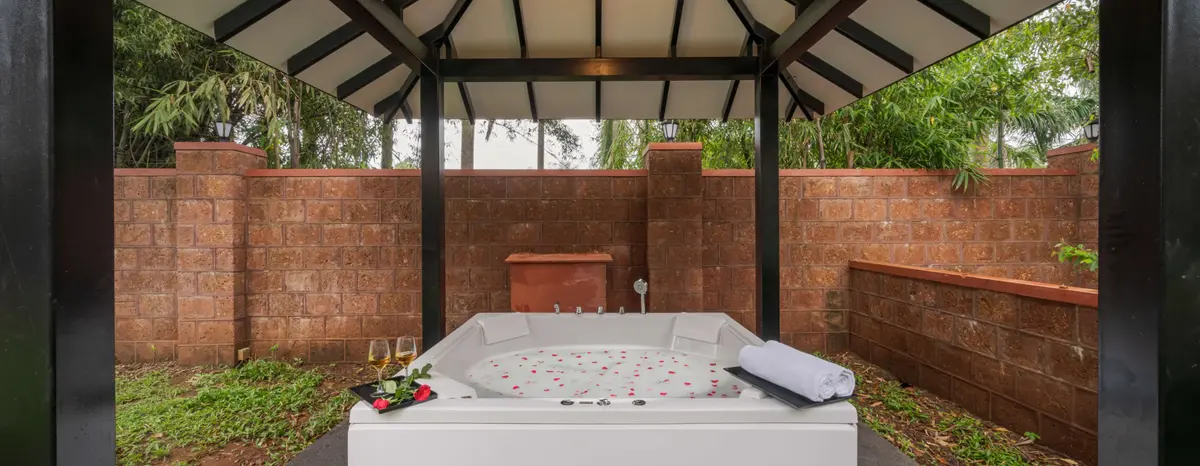 Ultimate Romantic escape with a common Jaccuzzi