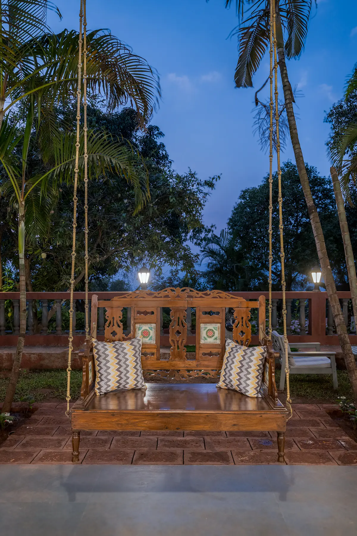 Unwind on the cosy jhoola in the verandah as you sip chai and soak in Panchgani’s cool mountain breeze.