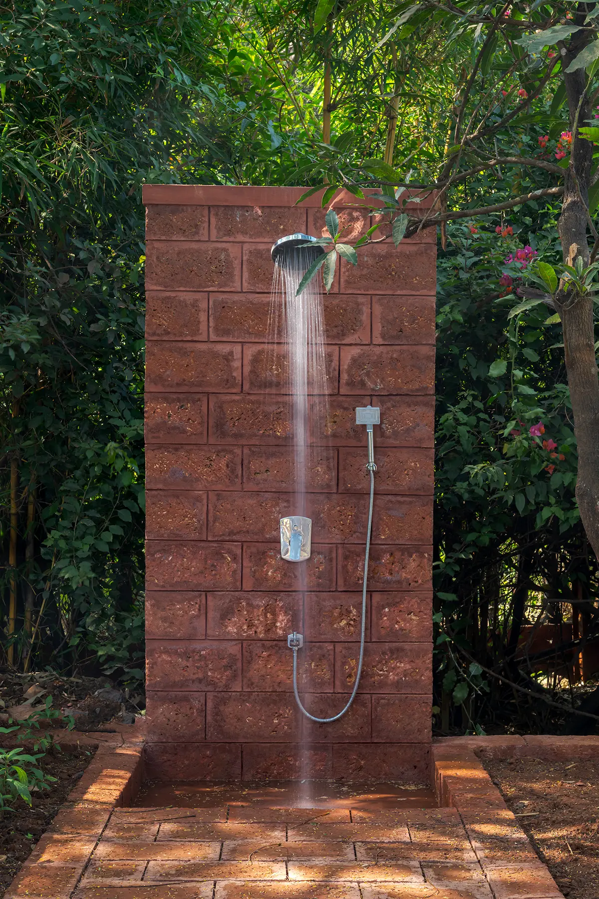 Rejuvenate under the refreshing open-to-sky shower for an immersive nature moment.