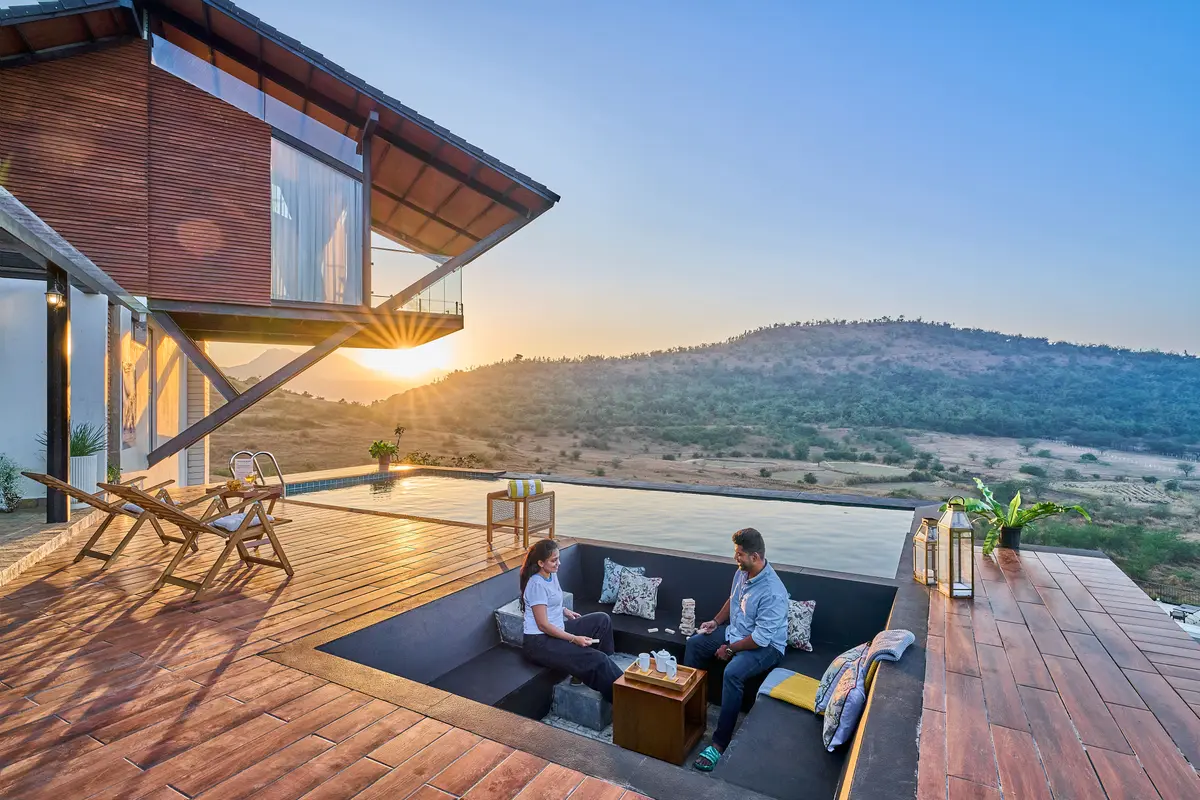 Nestle into the sunken seating pit and let mountain views spark lingering conversations.
