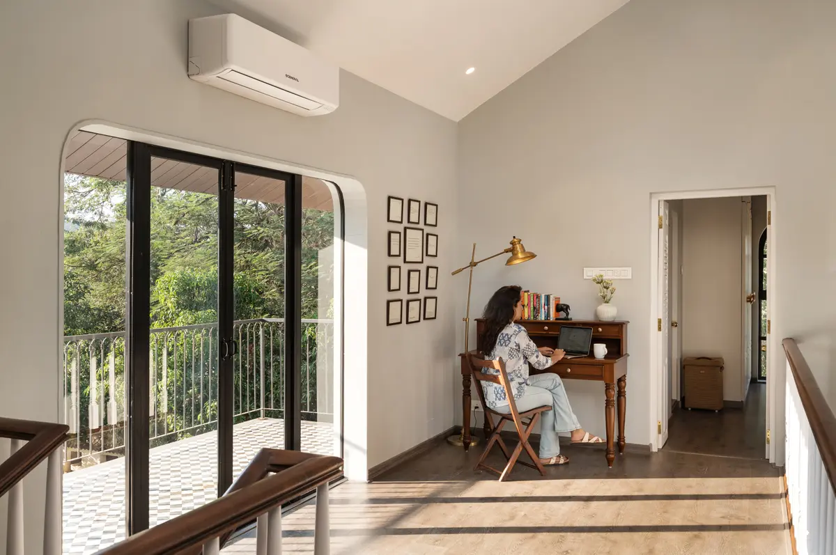 Little nooks made for slow mornings, quiet reads and conversations that don’t need an ending