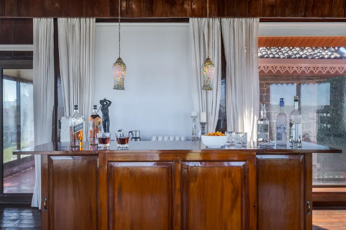 Mix your own drinks at the bar counter and enjoy them in the cool, refreshing climate of Mahabaleshwar.