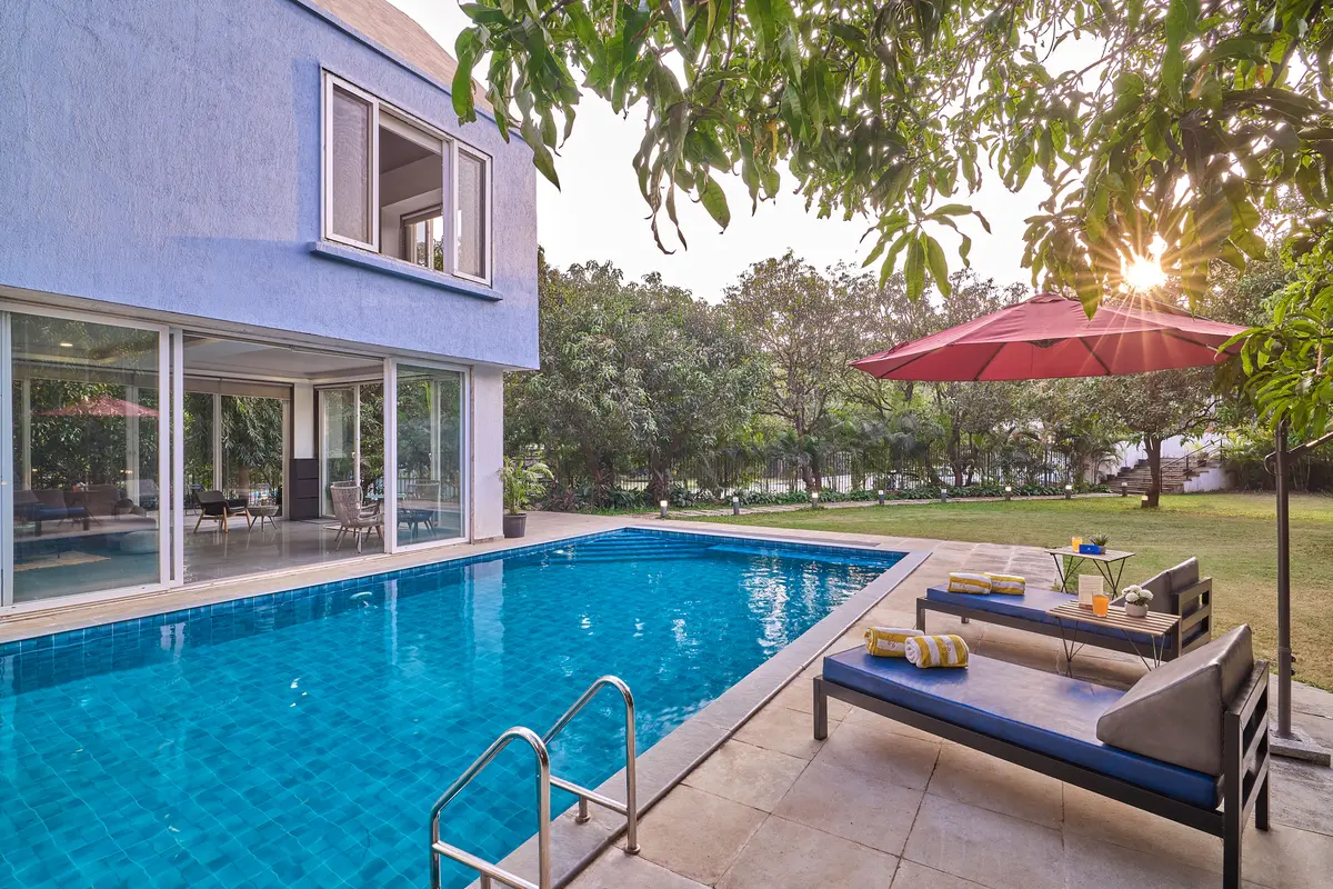 Enjoy a cooling pool time