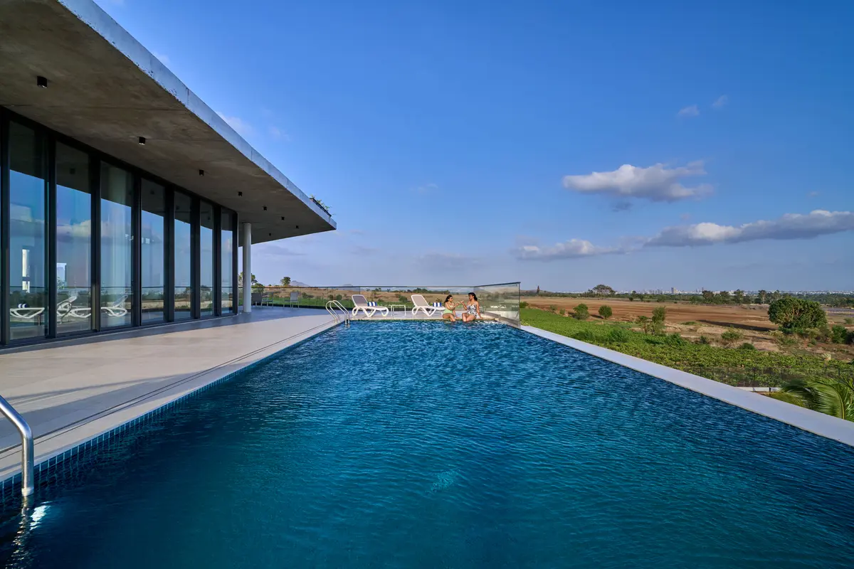 With uninterrupted views of Gangapur Dam, the infinity pool is embraced by cool breezes and endless horizons, offering an unforgettable place to relax