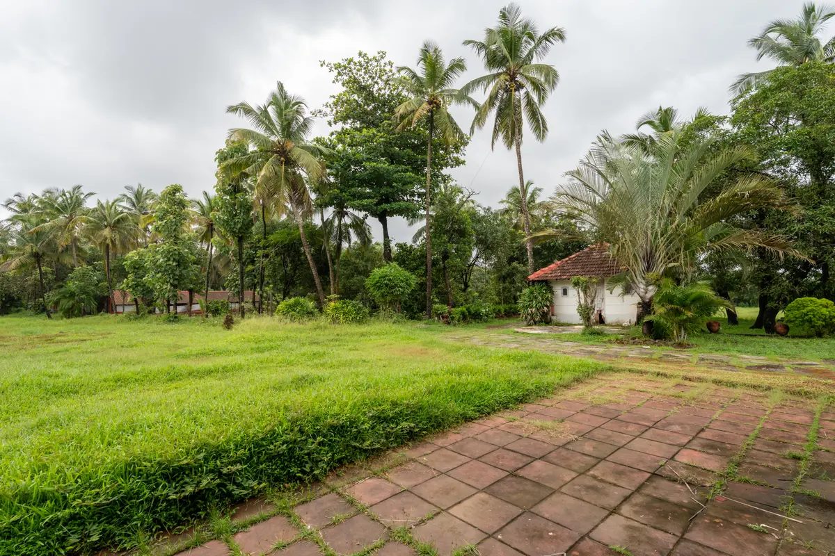 Expansive lawns set within a 9-acre private estate.