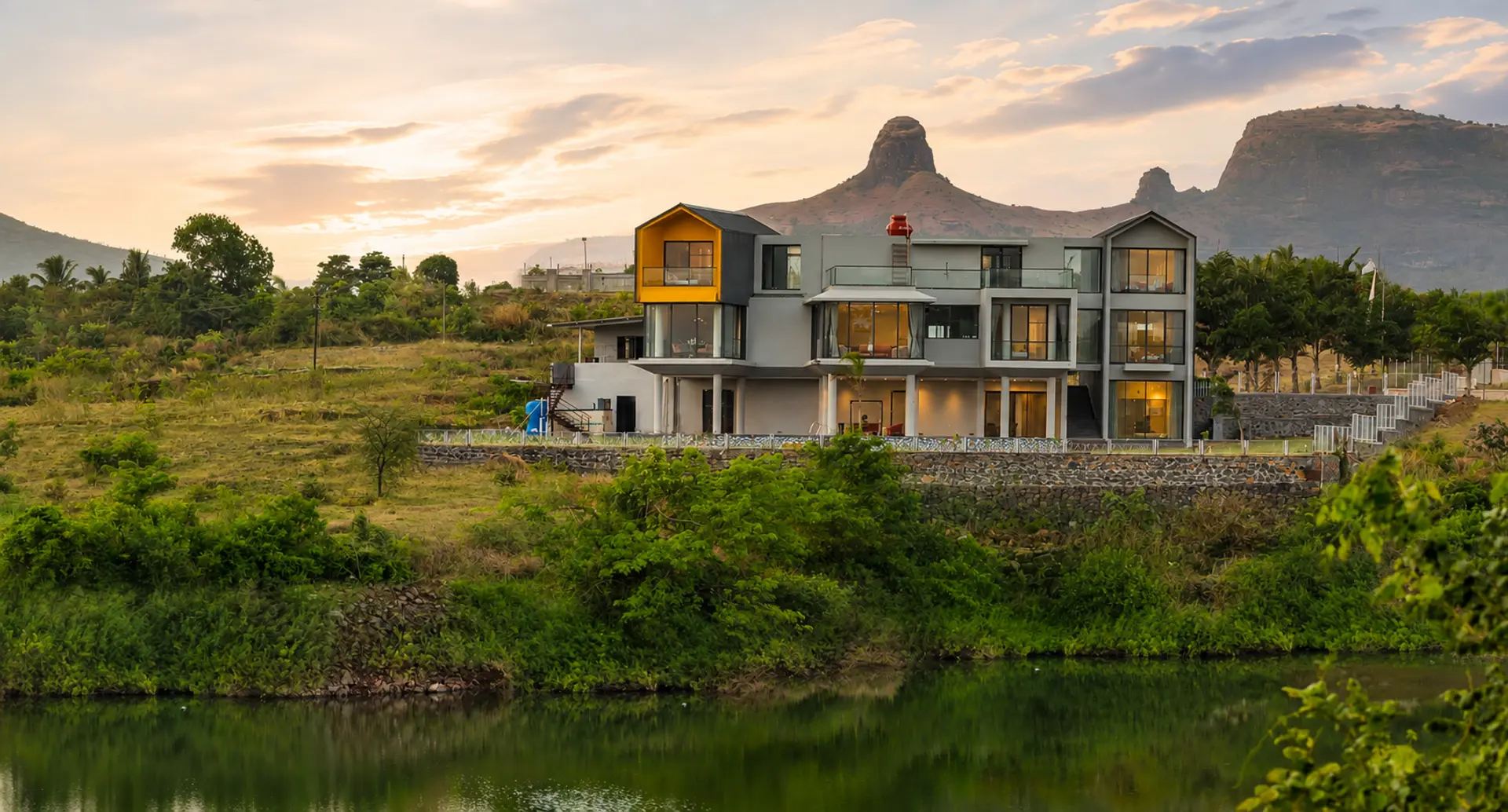 Serivaas The Lakeview Estate