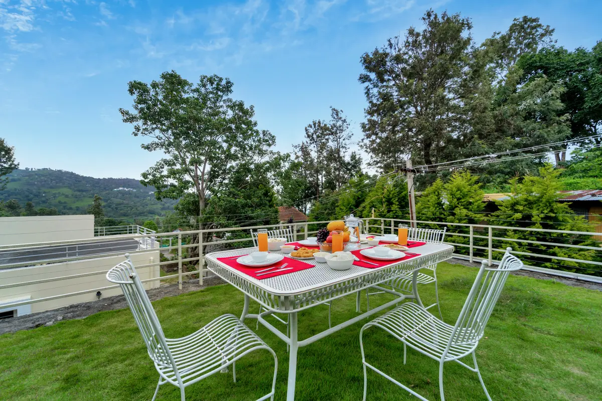 Dine al fresco with the mountains as your backdrop.