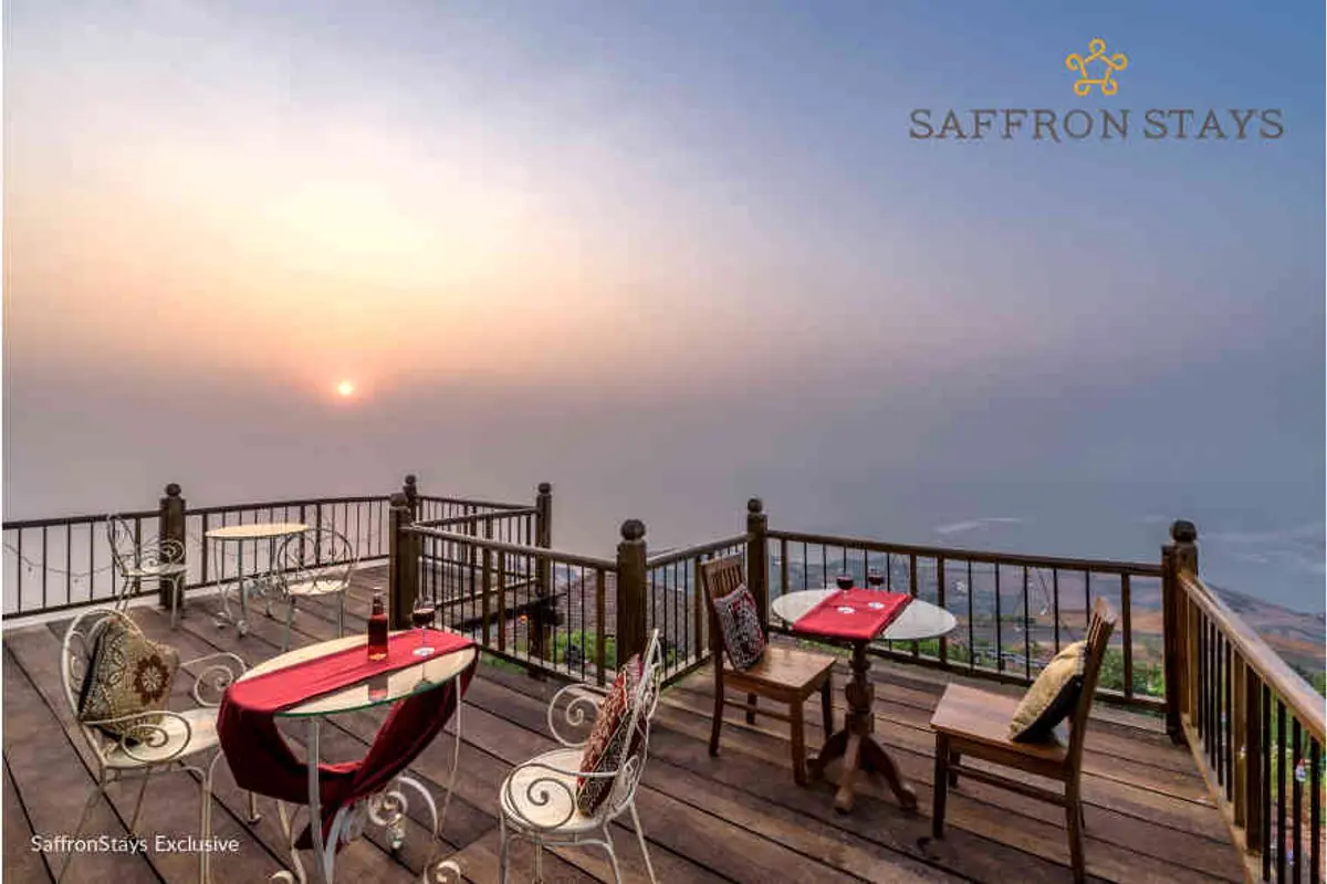 Surrounded by sea-view on all sides, this home exposes you to the natural elements as you relax in the luxury of modern amenities. 