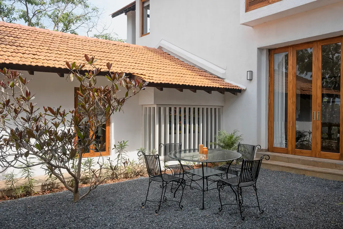  Grab a cup of coffee in the breezy courtyard