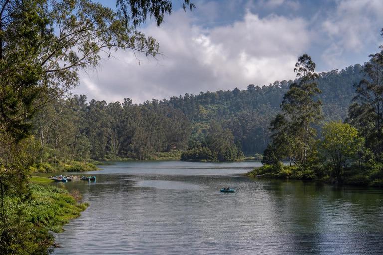 Kodaikanal Lake — AI-generated illustration