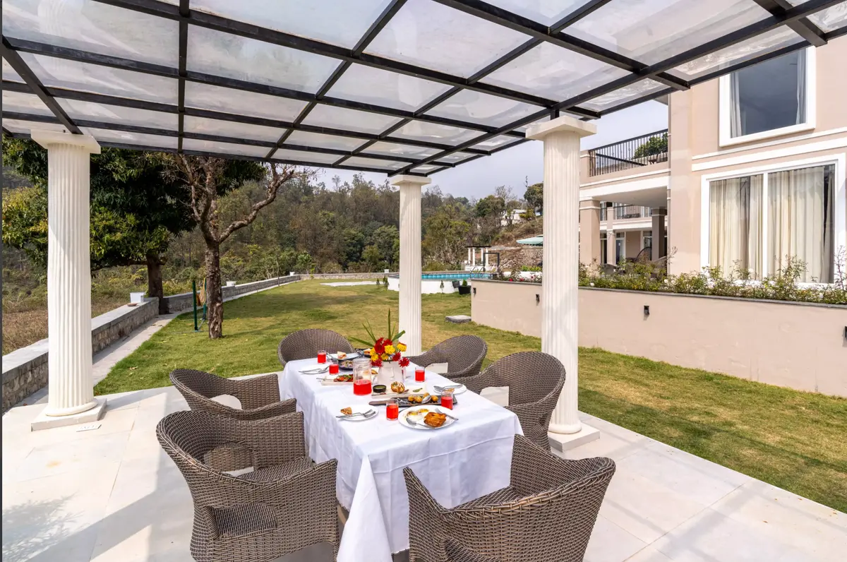 Outdoor dining, perfect for gatherings