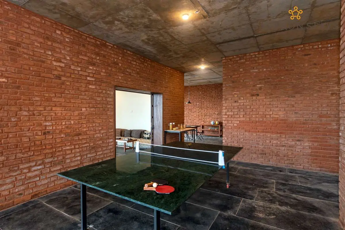 Carom or TT? Choose your game!