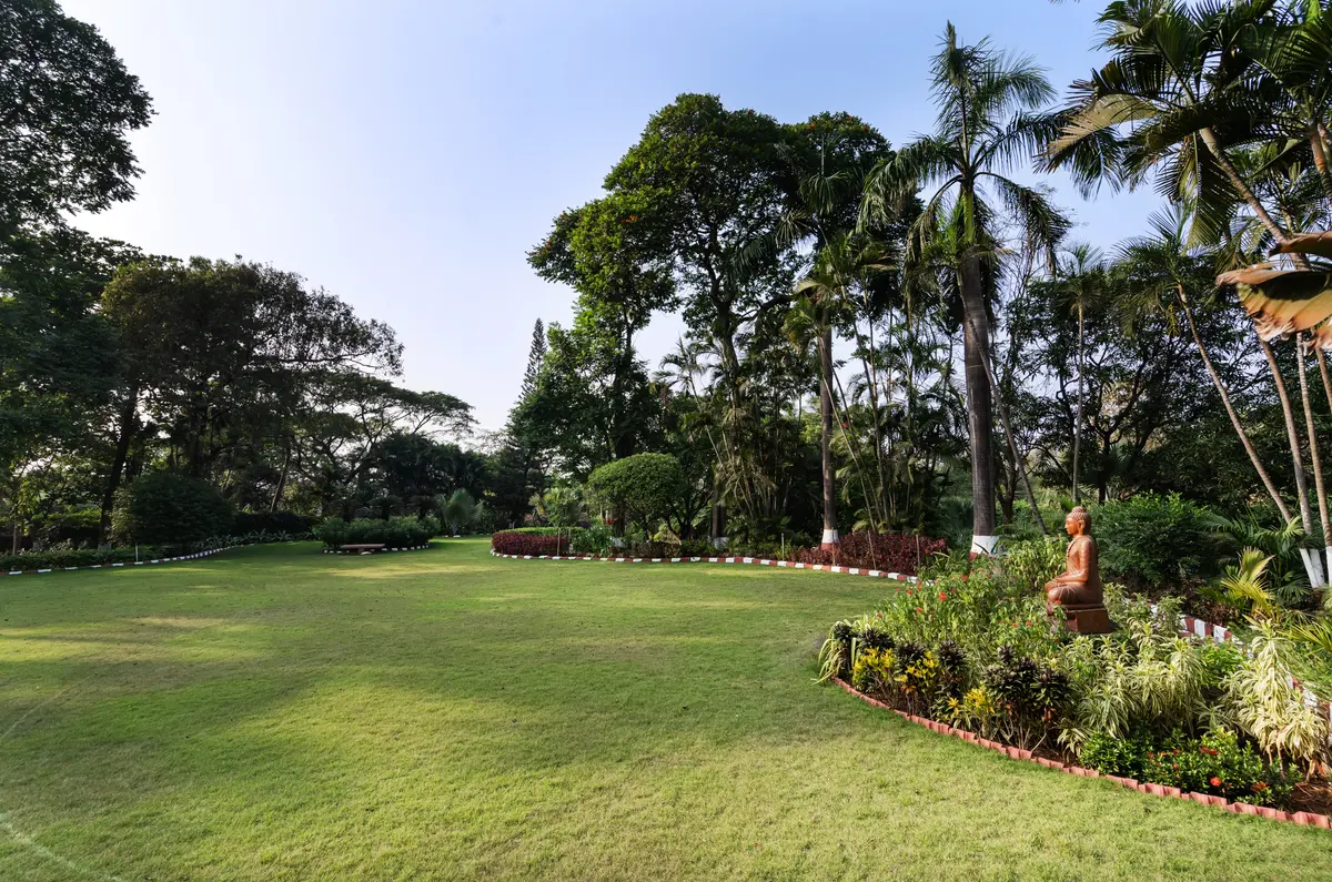 Big lawns for big occasions.