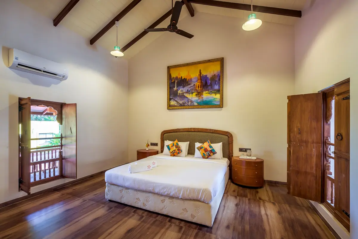  Large bedrooms with minimalistic interiors!