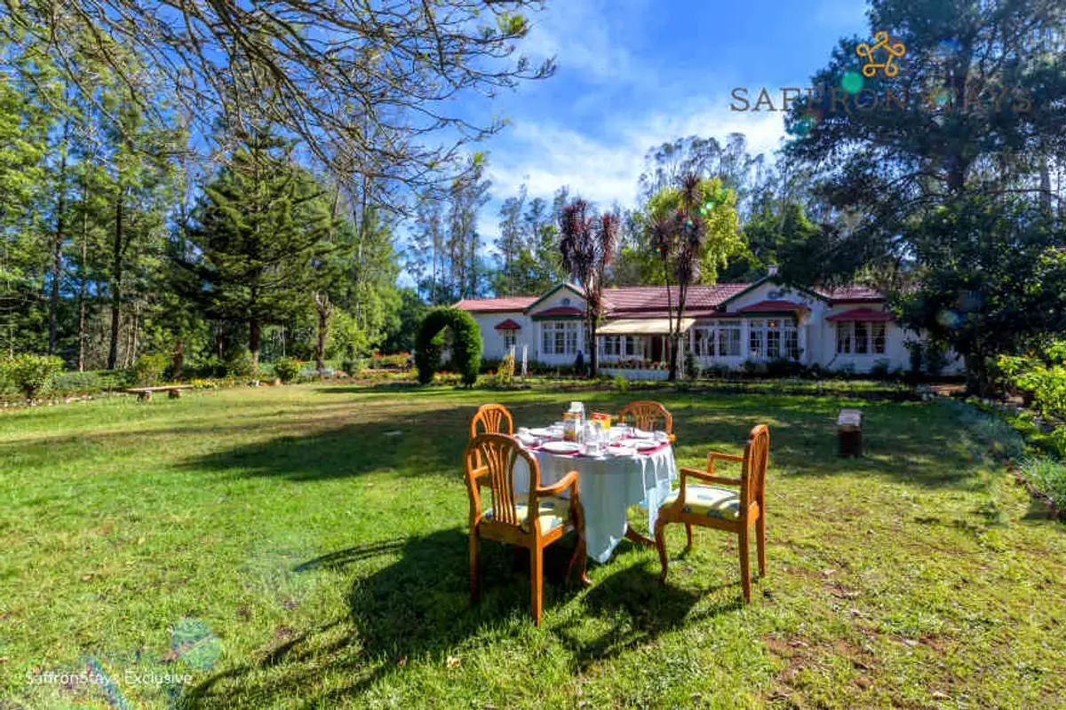Apart from the crisp air and greens, this place also hosts sumptuous breakfasts. 