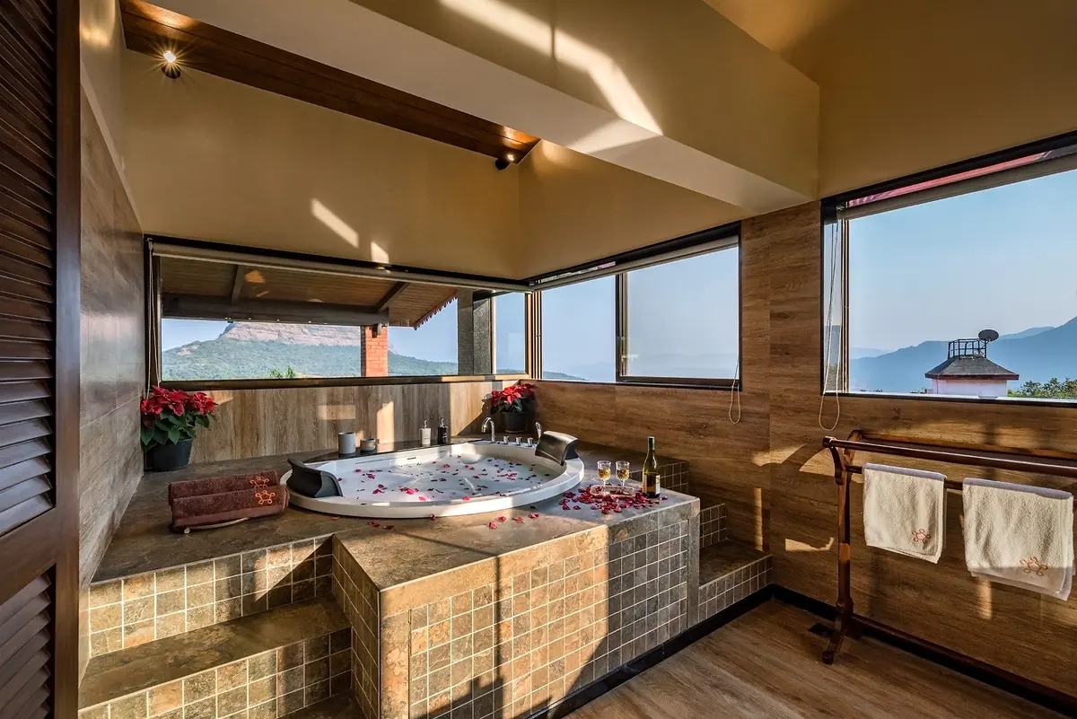 A long, refreshing soak in the jacuzzi is all you need to set the vacay mood just right!