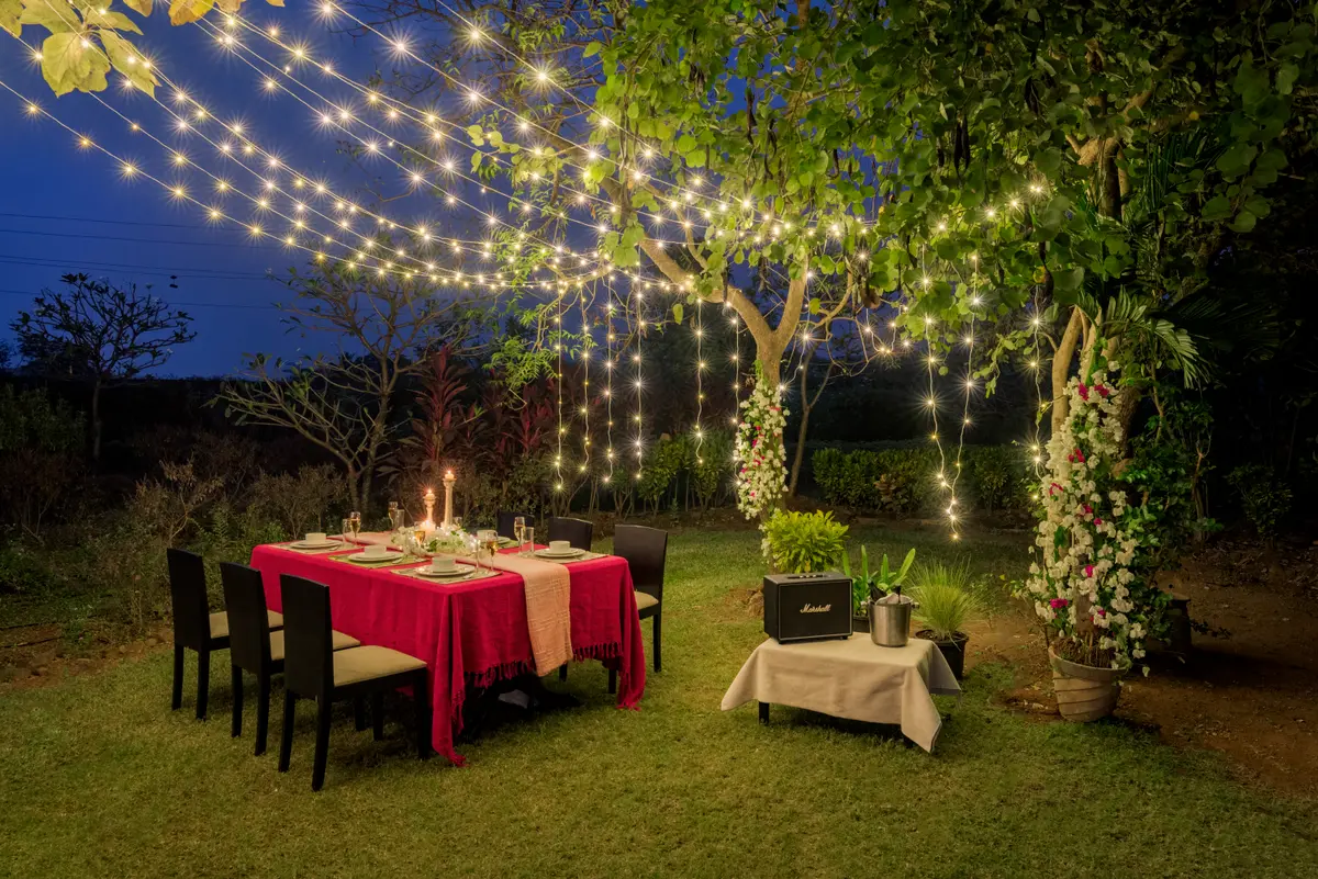 When the outdoors becomes the perfect dining room.