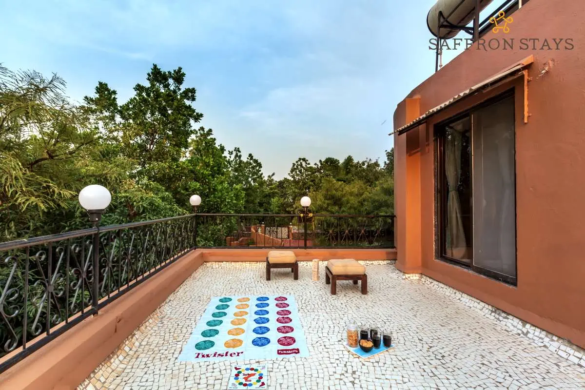 Move away from your smartphones and enjoy a game on this spacious terrace. 