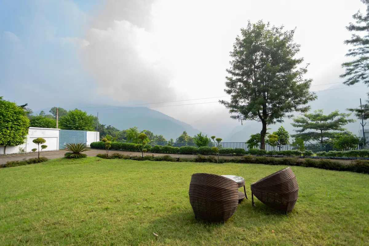 Detox yourself with majestic views of the mountains.