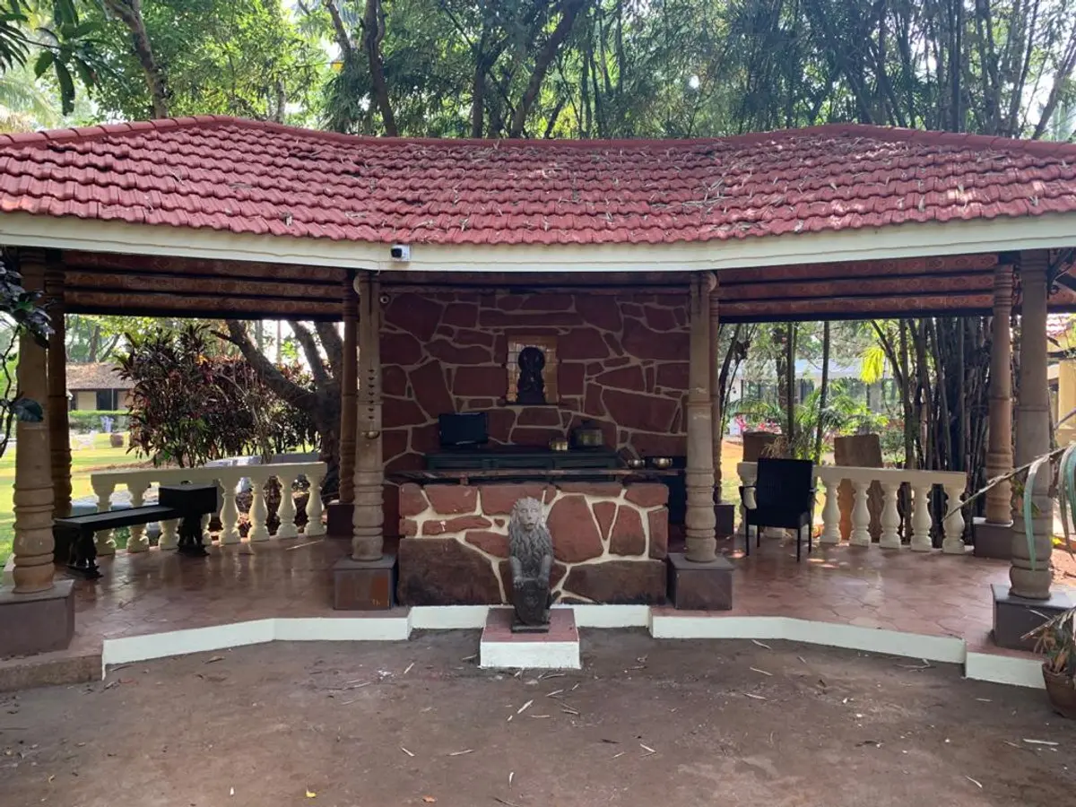 The estate has a cowshed with 8 Gir cows which you can choose to visit. 
