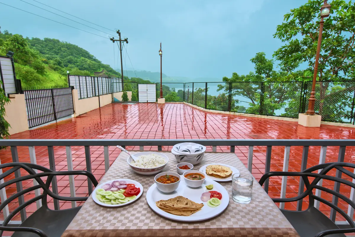 Relish some mouthwatering meals in your private balcony, surrounded by the dense mountains and trees.