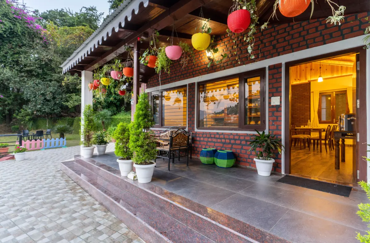 Outdoor dining, perfect for gatherings