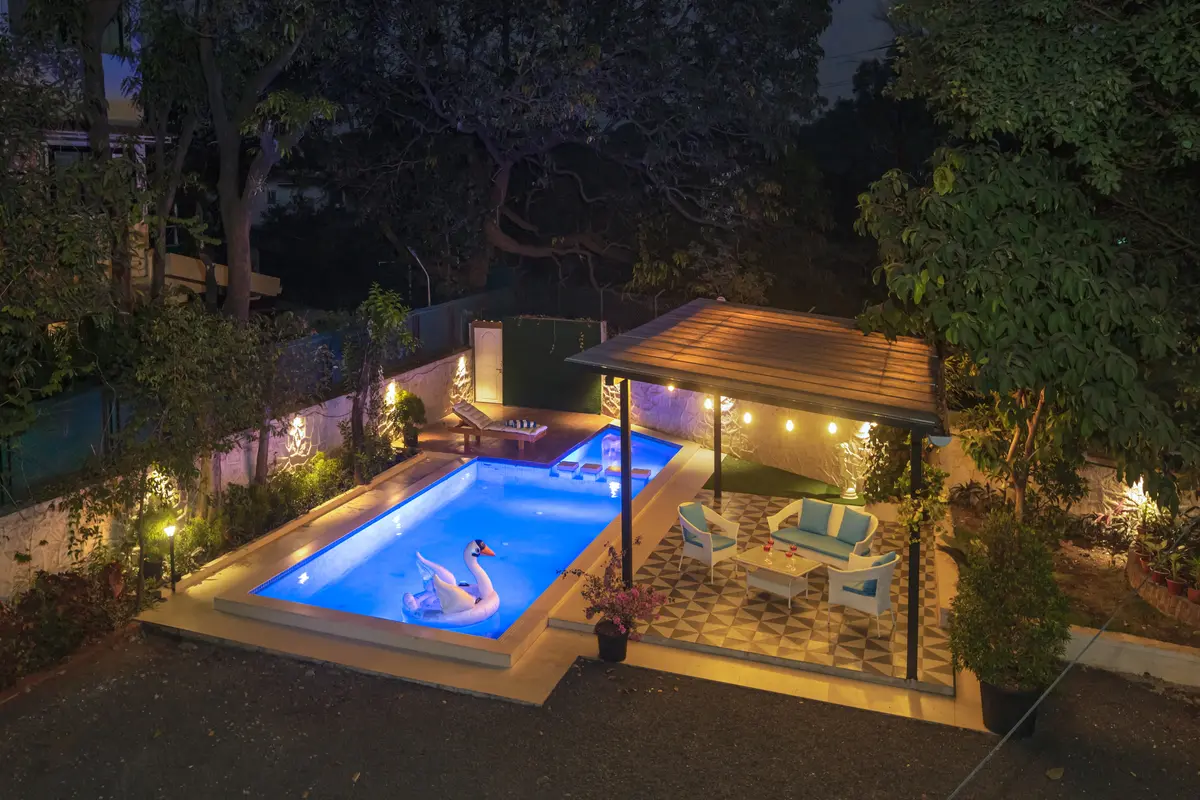 Enjoy a refreshing sundowner in the cabana.