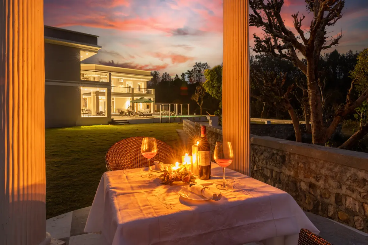 Sunset dinner, romantic ambiance