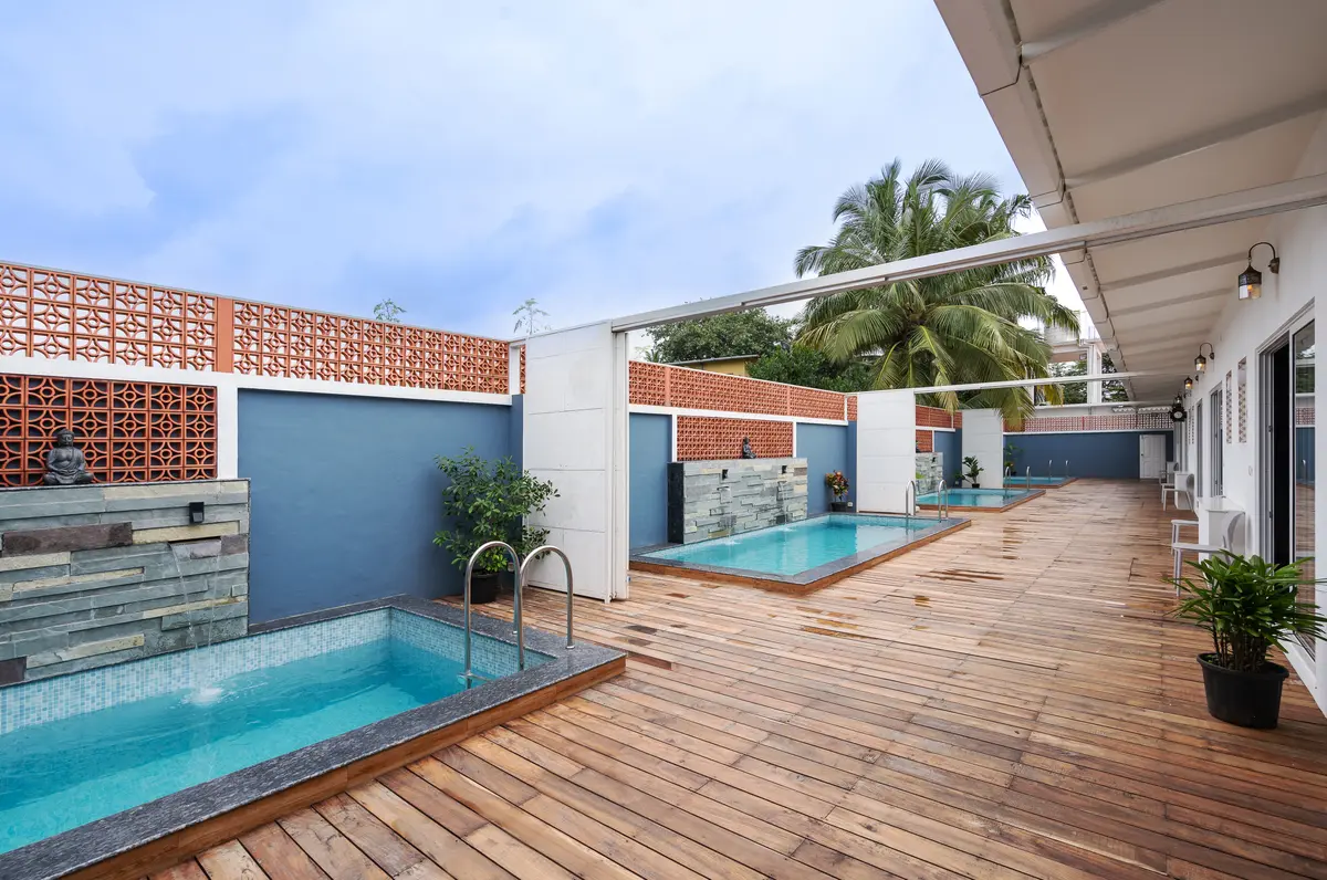 Plunge pools for splash fun