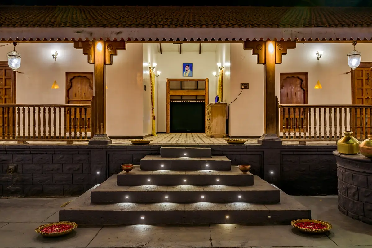 Witness royalty as you celebrate intimate occasions with your loved ones!
